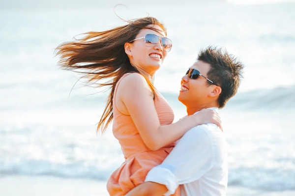Honeymoon photography session on the beach